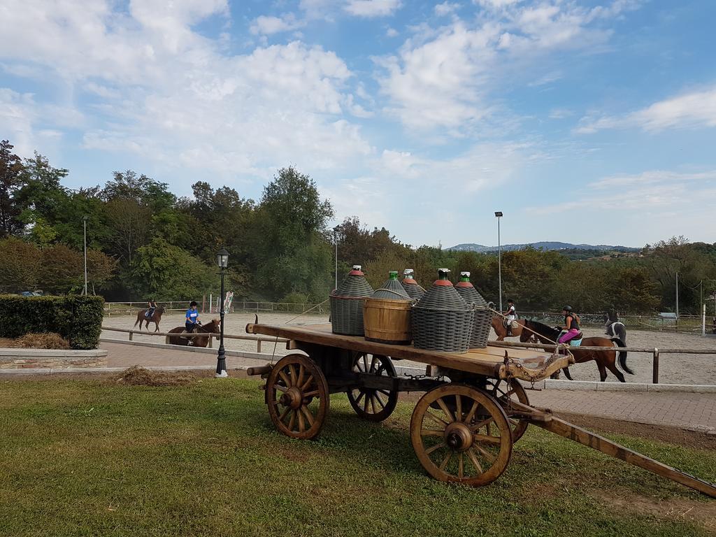 Agriturismo la Cavallina Monguzzo Esterno foto